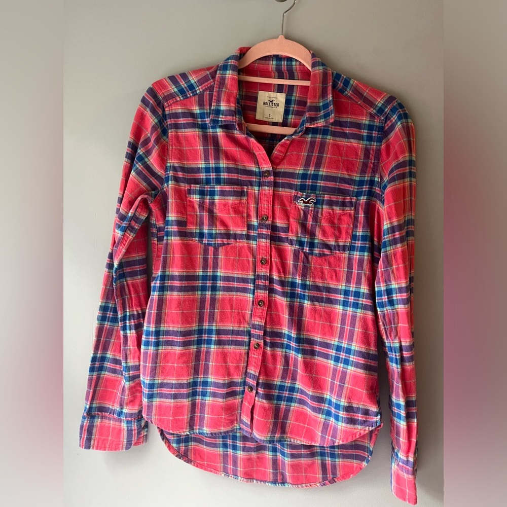 Hollister women’s Pink Plaid long sleeve Shirt size small